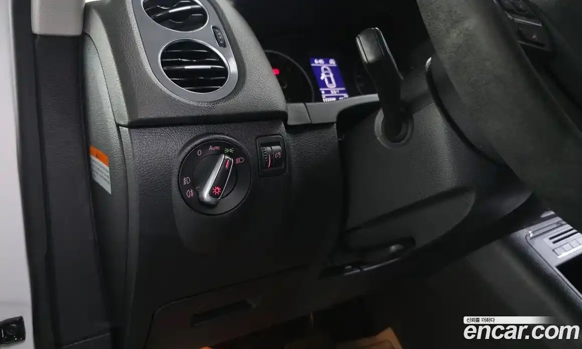 Volkswagen Tiguan 2016 2.0 гидро в Москве № 228569, фото 16