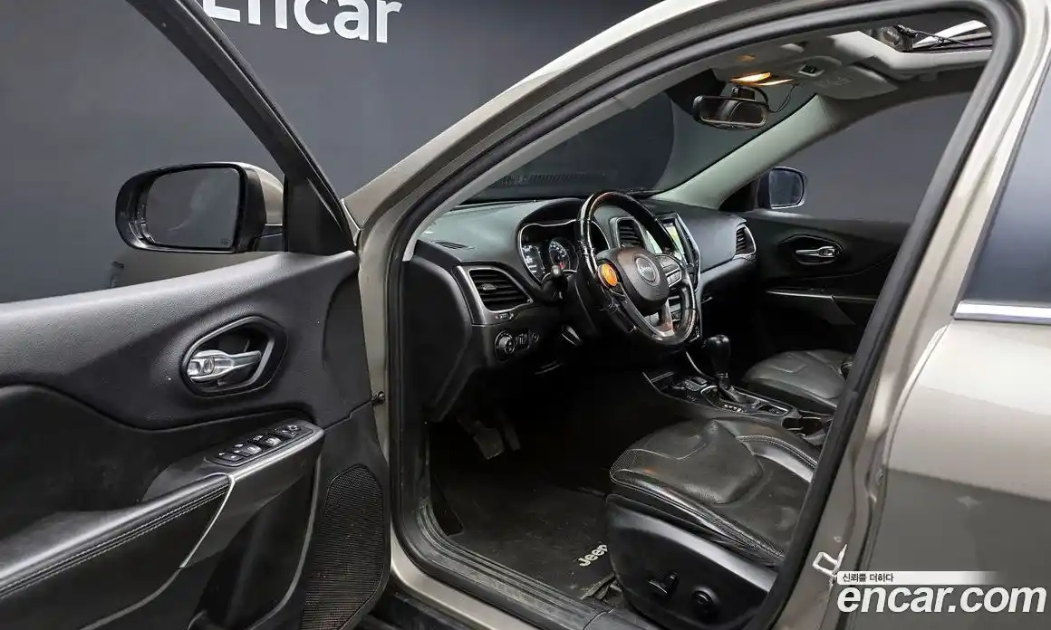 Jeep Cherokee 2019 2.4 гидро в Москве № 232736, фото 10