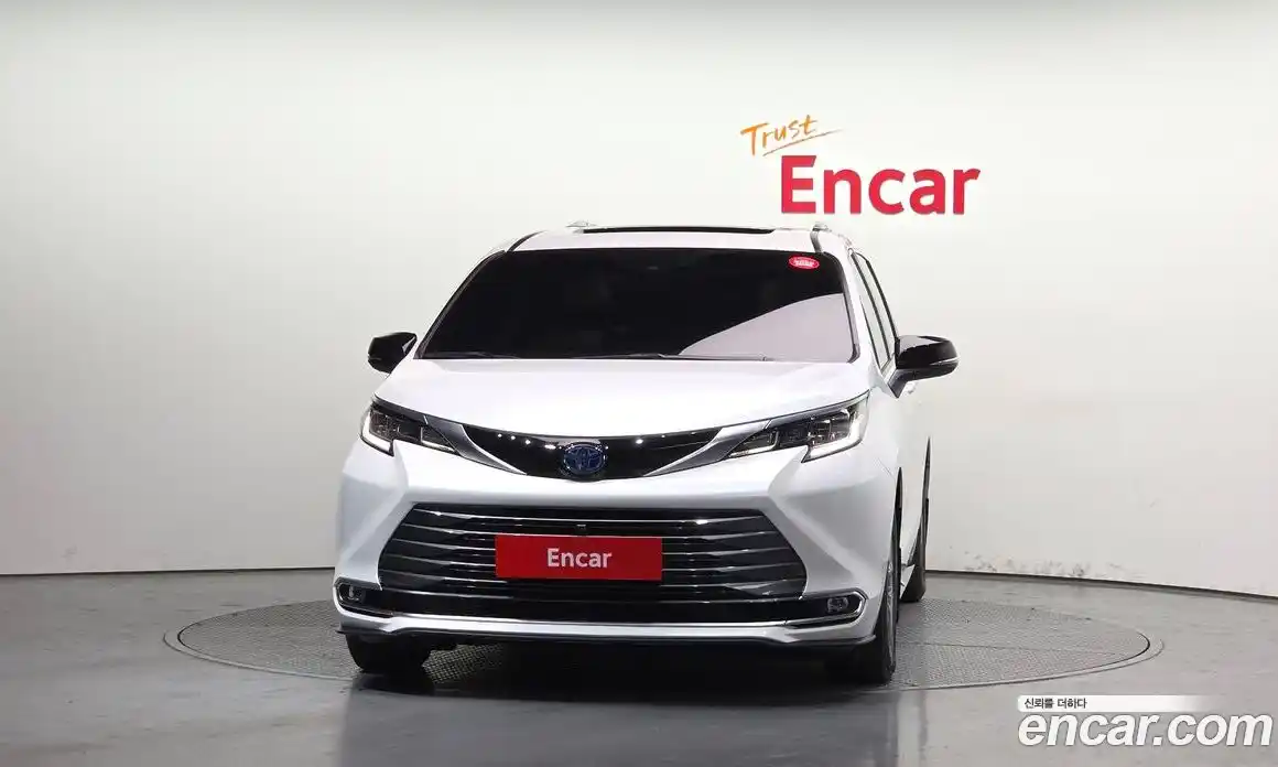 Toyota Sienna 2024 2.5 гидро в Москве № 271198, фото 3