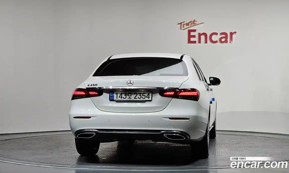 Mercedes-Benz E-Class 2022 2.0 гидро, фото 4