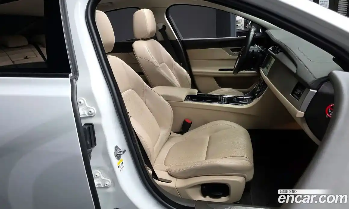 Jaguar XF 2018 2.0 гидро в Москве № 500232, фото 11