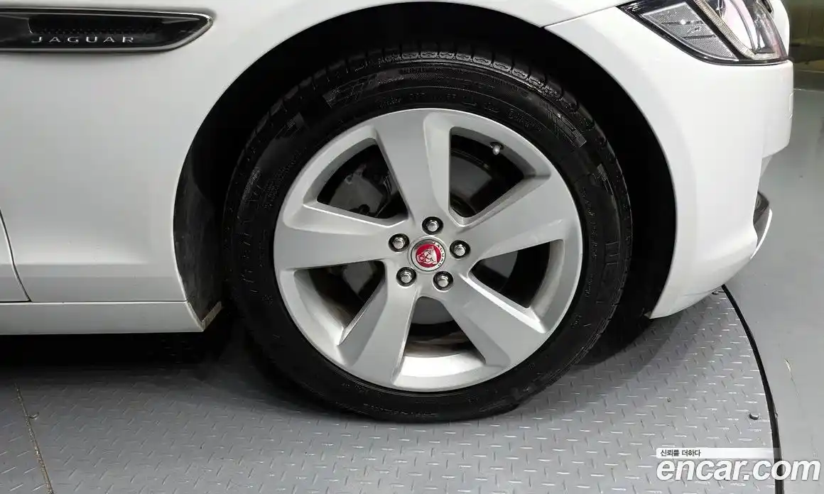 Jaguar XF 2018 2.0 гидро в Москве № 500232, фото 5