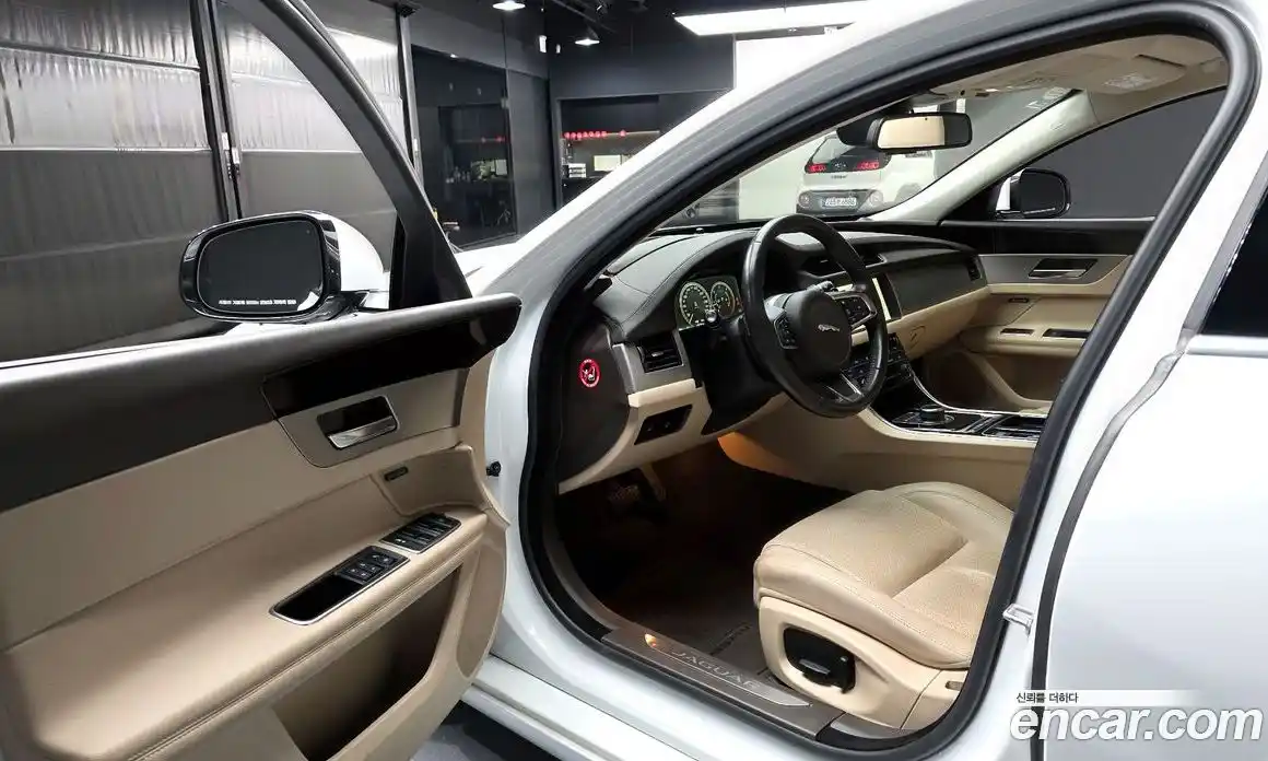 Jaguar XF 2018 2.0 гидро в Москве № 500232, фото 10