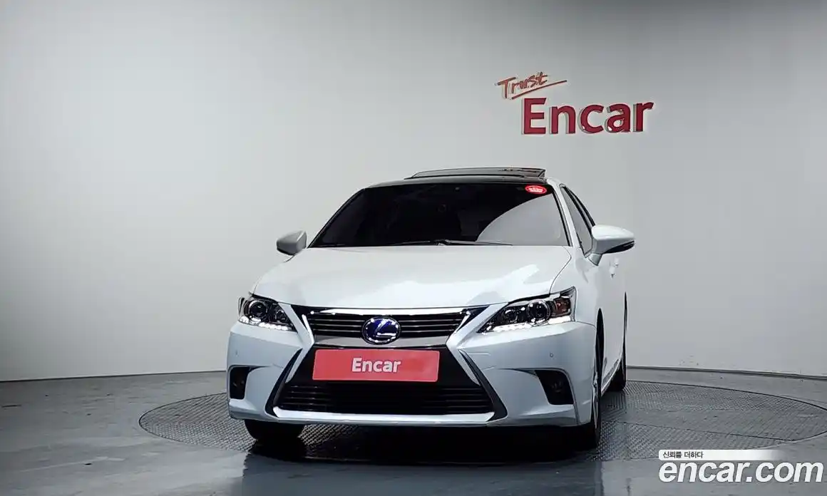 Lexus CT200h 2016 1.8 гидро в Москве № 628659, фото 3