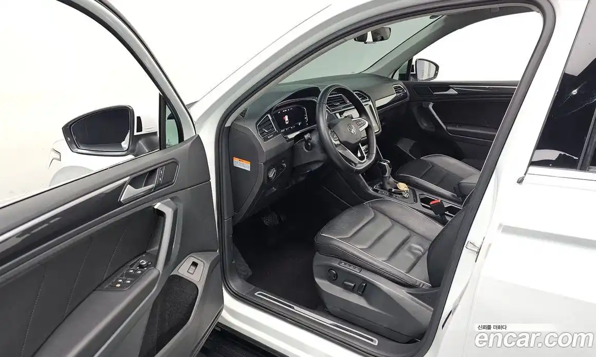 Volkswagen Tiguan 2022 2.0 гидро в Москве № 628965, фото 11