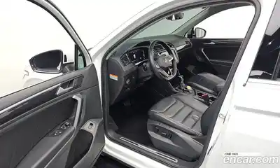 Volkswagen Tiguan 2022 2.0 гидро в Москве № 628965, миниатюра 11