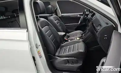 Volkswagen Tiguan 2022 2.0 гидро в Москве № 628965, миниатюра 10