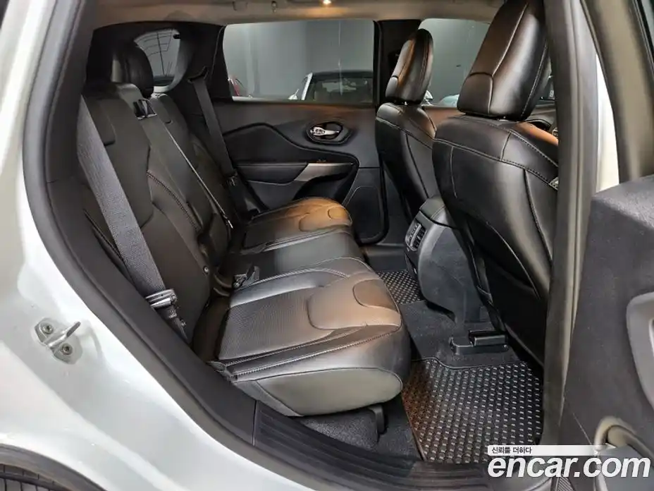 Jeep Cherokee 2022 2.4 гидро в Москве № 725361, фото 13