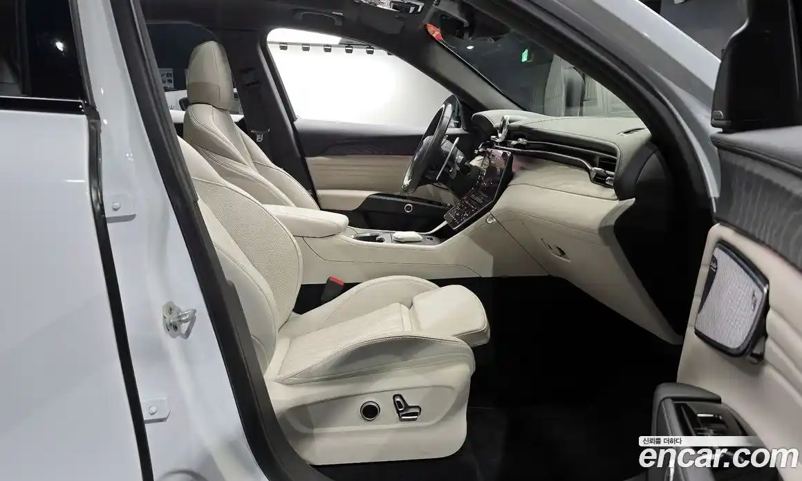 Maserati Grecale 2023 2.0 гидро в Москве № 827322, фото 11