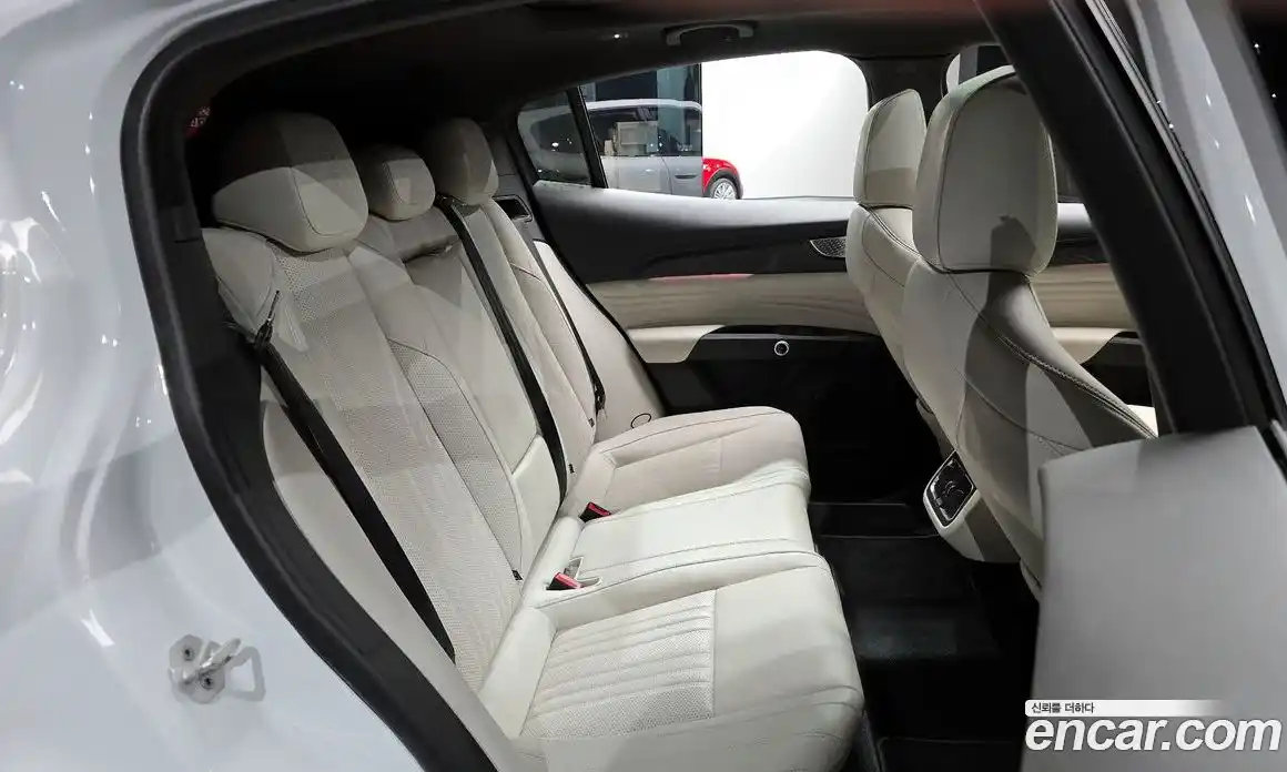 Maserati Grecale 2023 2.0 гидро в Москве № 827322, фото 12