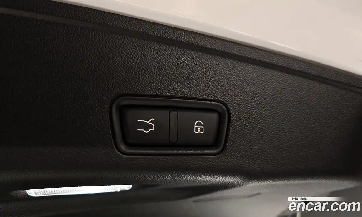 Maserati Grecale 2023 2.0 гидро в Москве № 827322, фото 20