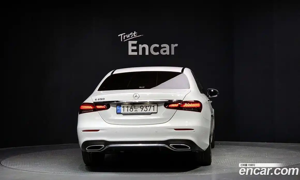 Mercedes-Benz E-Class 2022 2.0 гидро, фото 4