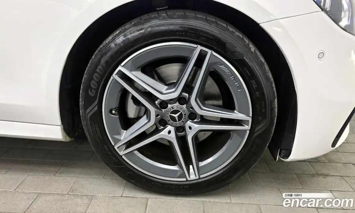 Mercedes-Benz E-Class 2022 2.0 гидро, фото 5