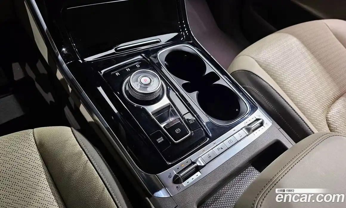 Kia Canival 2022 2.2 Автомат в Москве № 1009761, фото 9