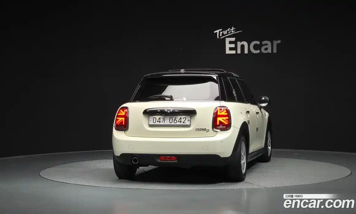 Mini Cooper 2015 1.5 гидро в Москве № 167191, фото 4