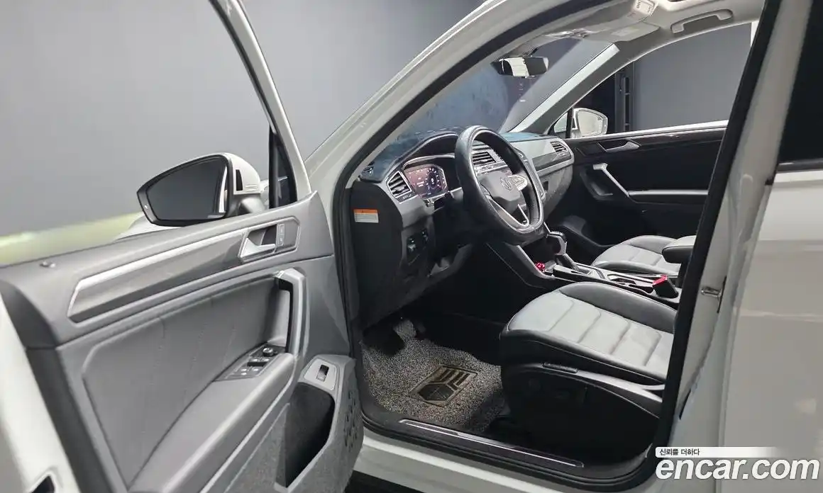 Volkswagen Tiguan 2022 2.0 гидро в Москве № 168476, фото 10