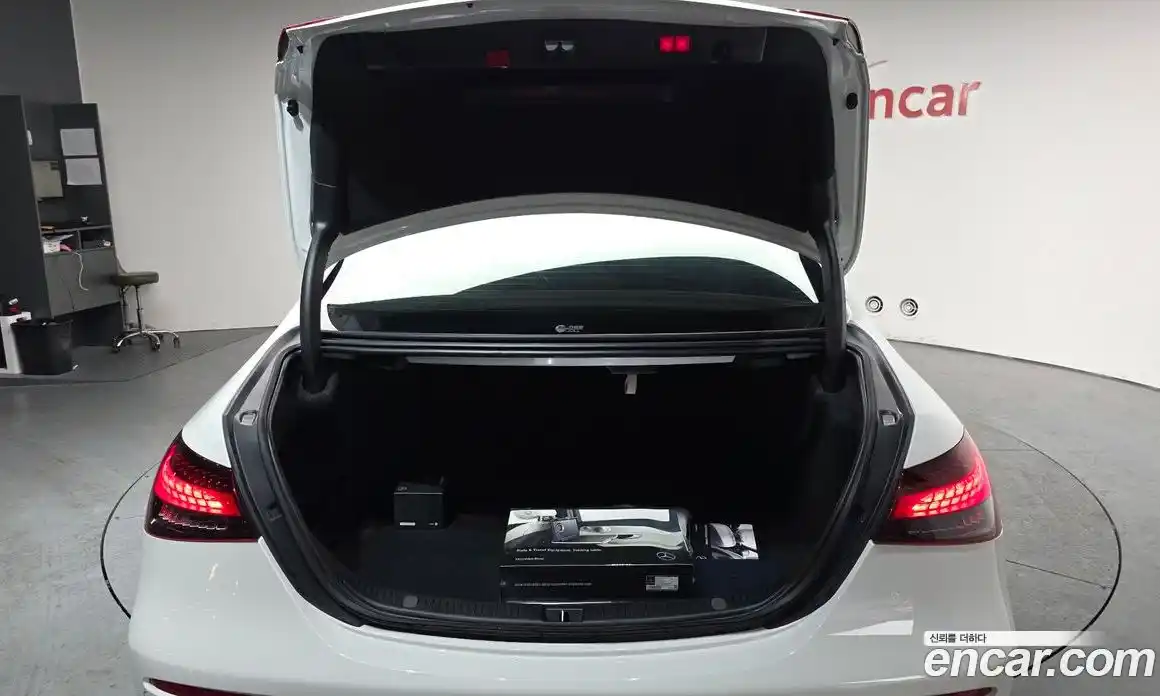 Mercedes-Benz E-Class 2022 2.0 гидро, фото 19