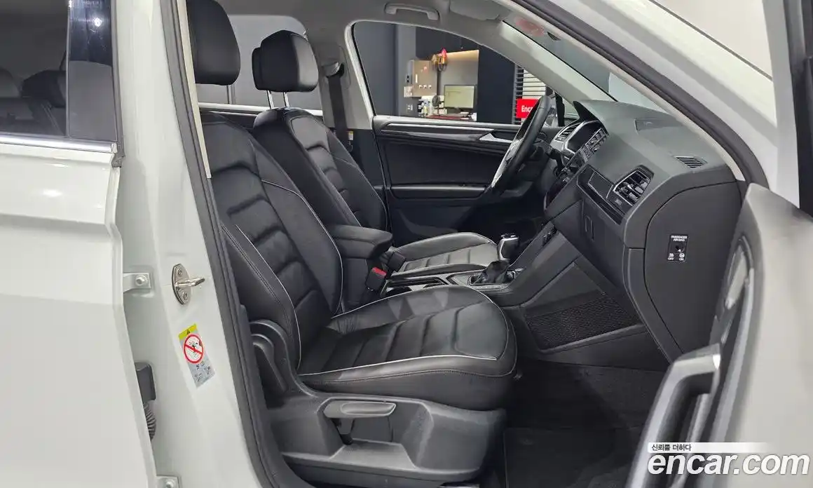Volkswagen Tiguan 2023 2.0 гидро в Москве № 199023, фото 11