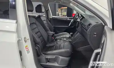 Volkswagen Tiguan 2023 2.0 гидро в Москве № 199023, миниатюра 11