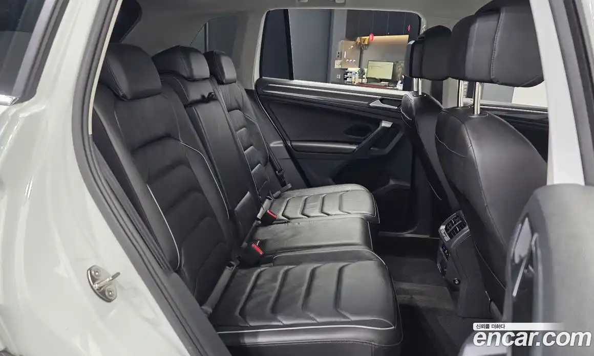 Volkswagen Tiguan 2023 2.0 гидро в Москве № 199023, фото 12