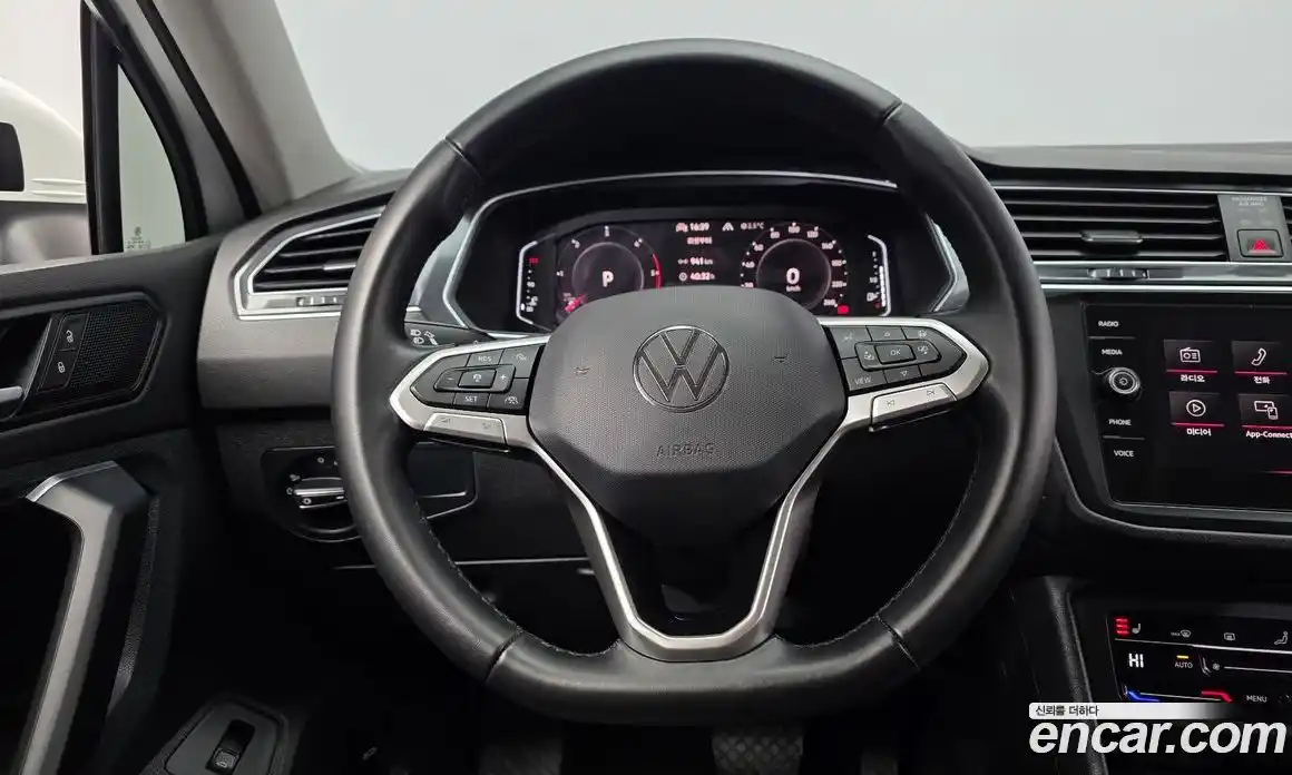 Volkswagen Tiguan 2023 2.0 гидро в Москве № 199023, фото 13