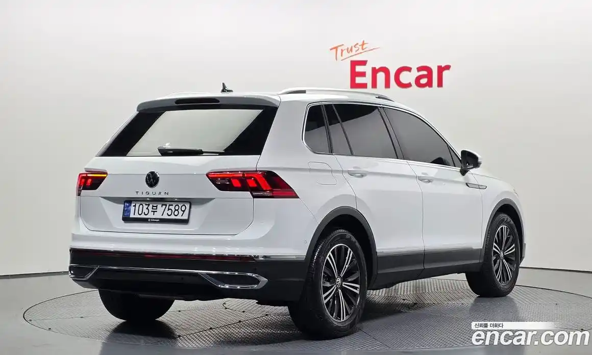 Volkswagen Tiguan 2023 2.0 гидро в Москве № 199023, фото 2