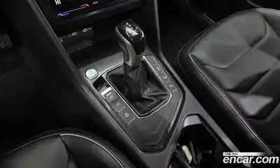 Volkswagen Tiguan 2023 2.0 гидро в Москве № 199023, миниатюра 9