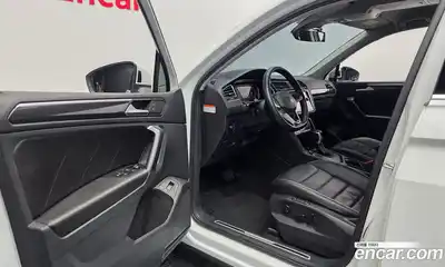 Volkswagen Tiguan 2023 2.0 гидро в Москве № 199023, миниатюра 10