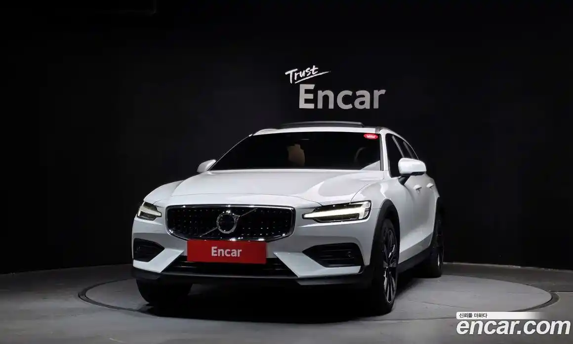 Volvo V60 2024 2.0 гидро в Москве № 212823, фото 3