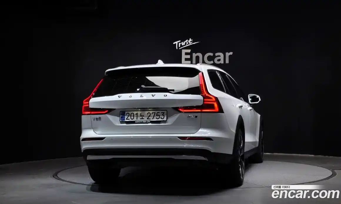 Volvo V60 2024 2.0 гидро в Москве № 212823, фото 4