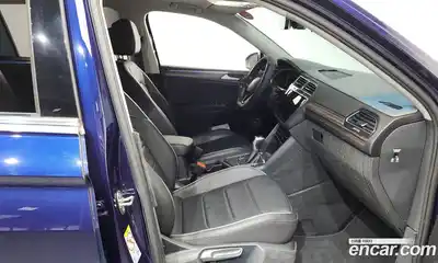 Volkswagen Tiguan 2023 2.0 гидро в Москве № 214958, миниатюра 11