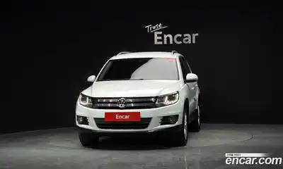 Volkswagen Tiguan 2014 2.0 гидро в Москве № 215200, миниатюра 3