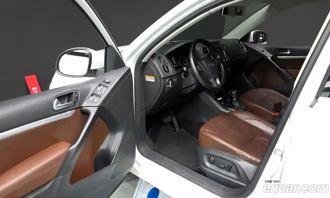 Volkswagen Tiguan 2014 2.0 гидро в Москве № 215200, фото 10