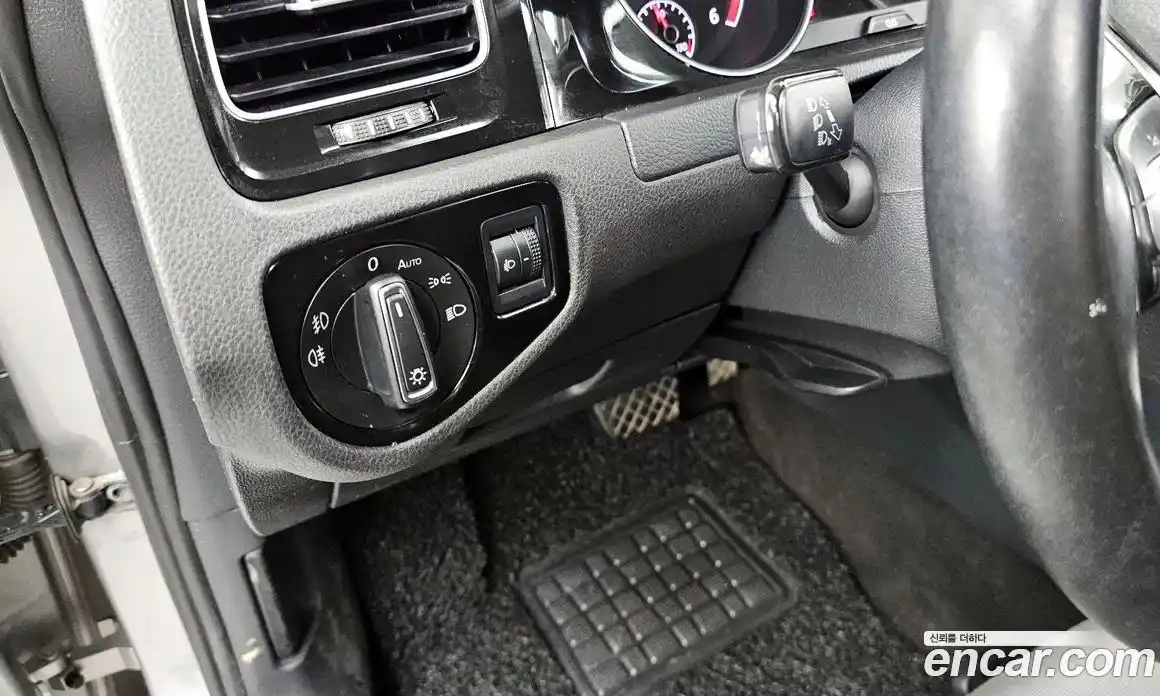 Volkswagen Golf 2015 1.6 гидро в Москве № 215298, фото 18
