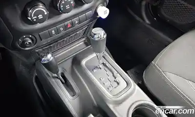 Jeep Wrangler 2017 3.6 гидро в Москве № 215450, миниатюра 9