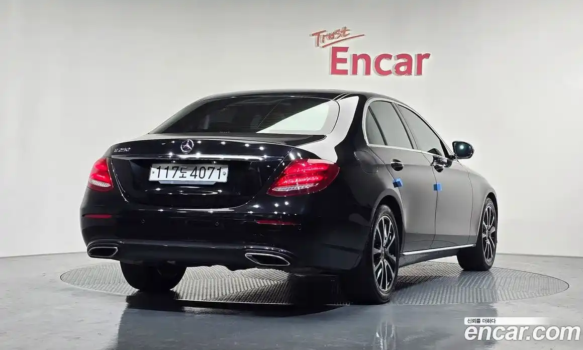 Mercedes-Benz E-Class 2020 2.0 гидро, фото 2