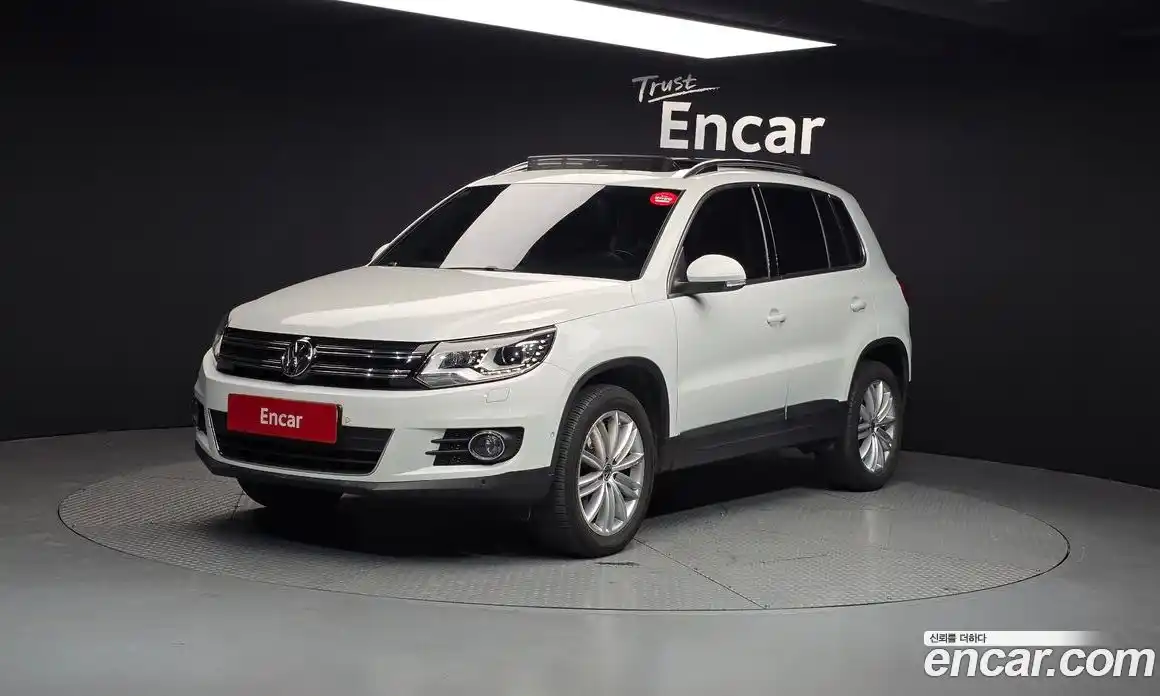 Volkswagen Tiguan 2014 2.0 гидро в Москве № 232175, фото 1