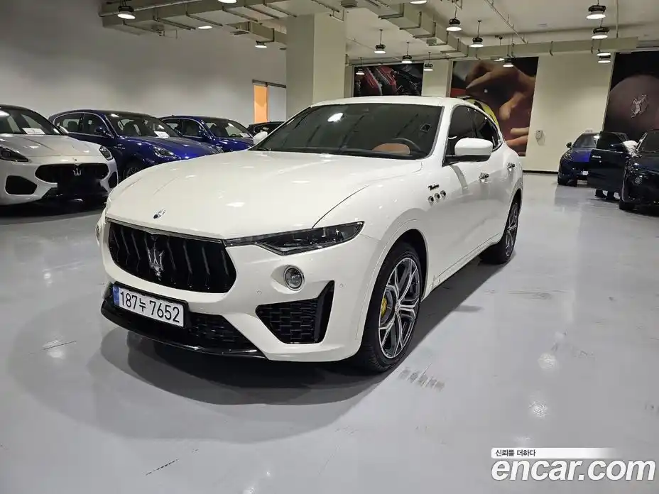 Maserati Levante 2023 3.0 гидро в Москве № 255960, фото 1