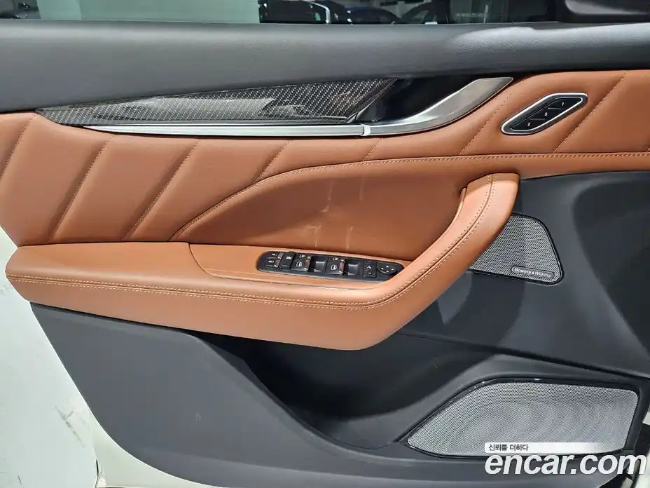 Maserati Levante 2023 3.0 гидро в Москве № 255960, фото 12