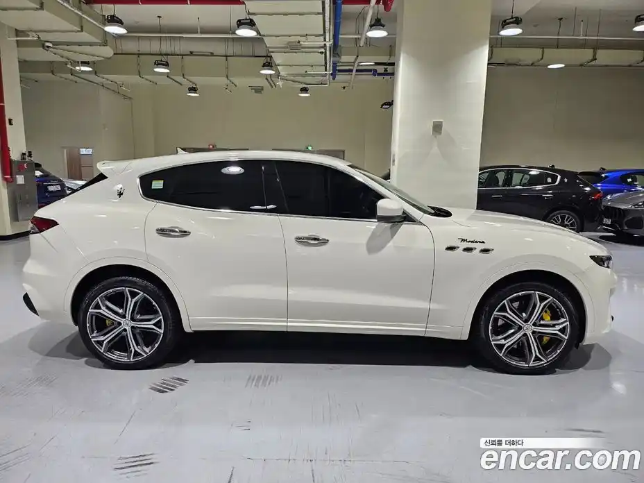 Maserati Levante 2023 3.0 гидро в Москве № 255960, фото 3