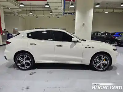 Maserati Levante 2023 3.0 гидро в Москве № 255960, миниатюра 3