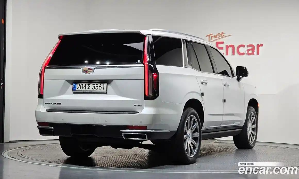 Cadillac Escalade 2023 6.2 гидро в Москве № 256416, фото 1
