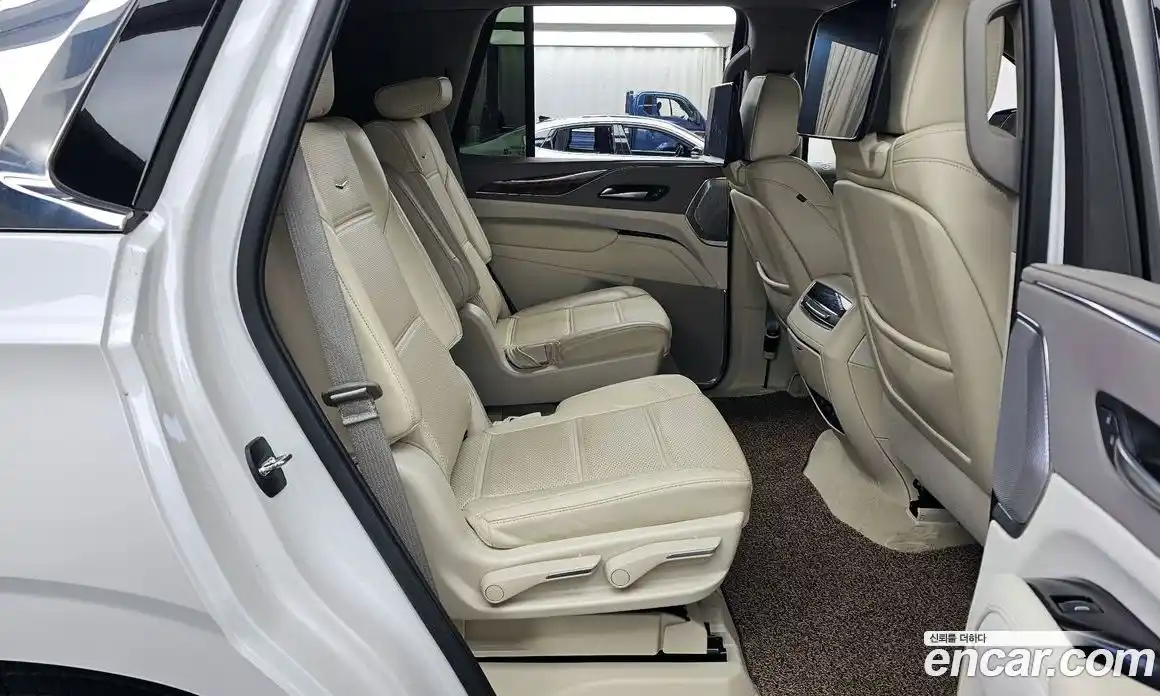 Cadillac Escalade 2023 6.2 гидро в Москве № 256416, фото 11