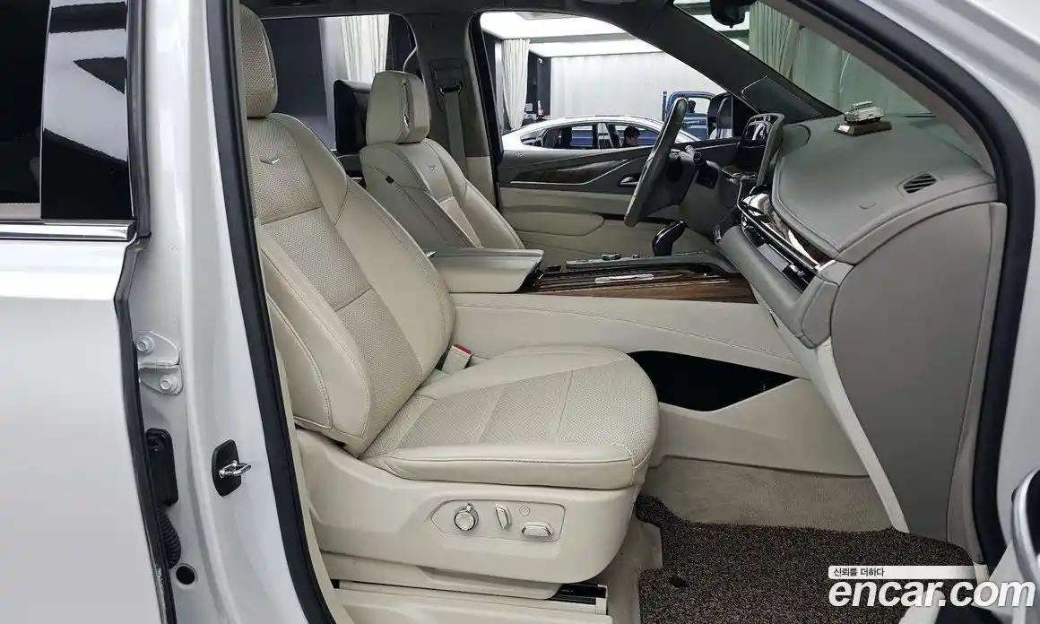 Cadillac Escalade 2023 6.2 гидро в Москве № 256416, фото 10