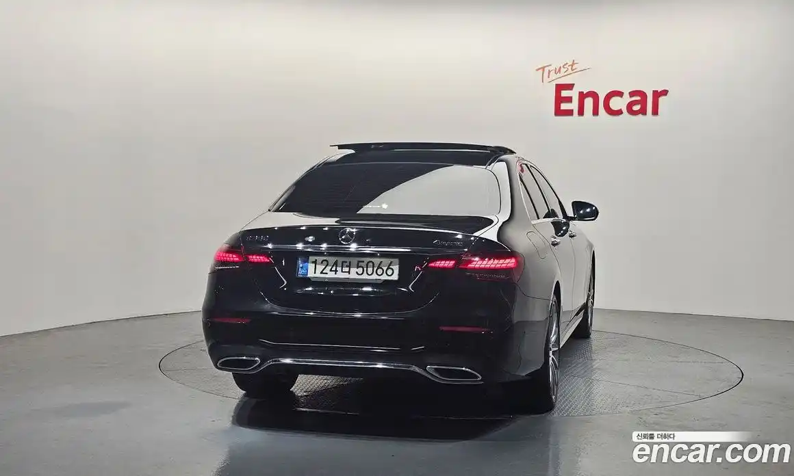 Mercedes-Benz E-Class 2022 2.0 гидро, фото 4