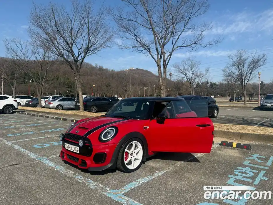 Mini Cooper 2018 2.0 гидро в Москве № 432031, фото 1