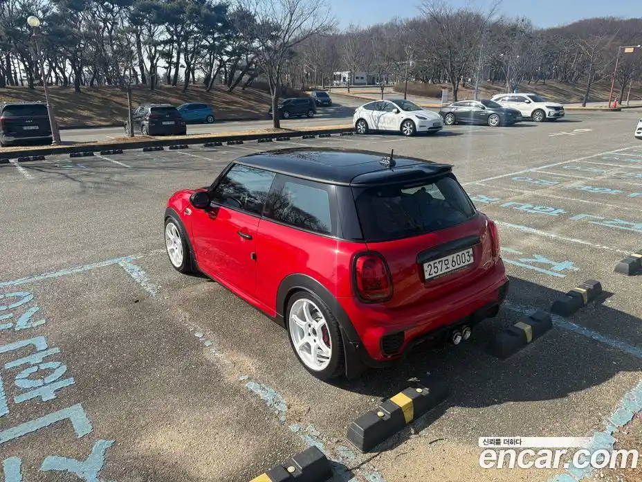 Mini Cooper 2018 2.0 гидро в Москве № 432031, фото 2