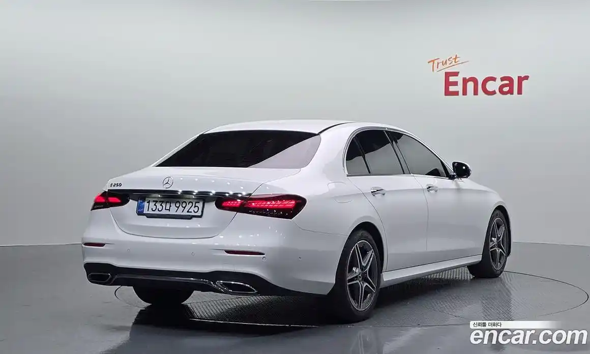 Mercedes-Benz E-Class 2022 2.0 гидро, фото 2