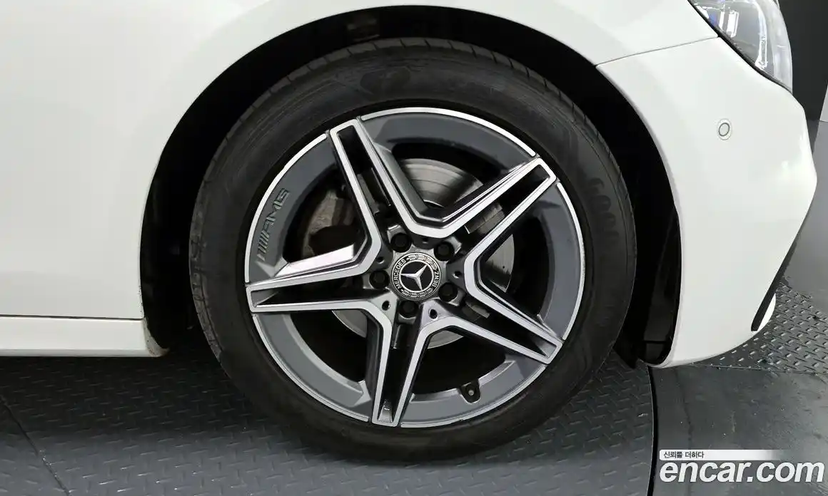 Mercedes-Benz E-Class 2022 2.0 гидро, фото 5