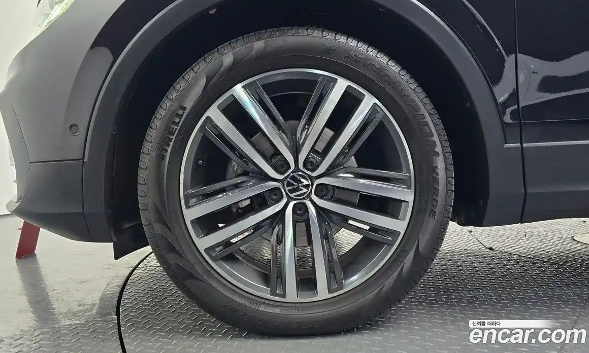 Volkswagen Tiguan 2023 2.0 гидро в Москве № 725009, фото 5
